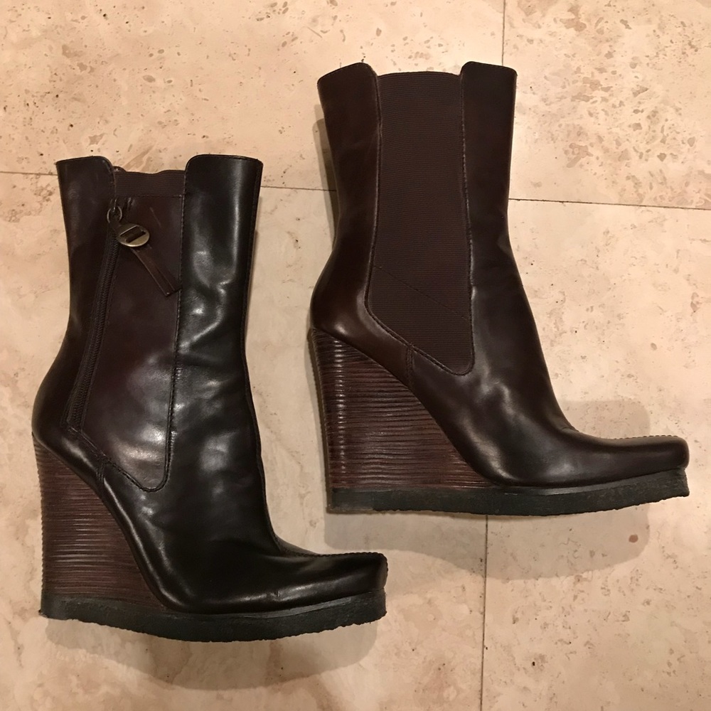 BROWN LEATHER WEDGE BOOTIES
